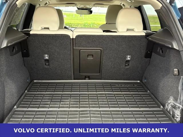 2023 Volvo XC40 B5 Ultimate Dark Theme