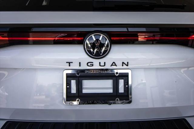 2026 Volkswagen Tiguan SE R-Line Black