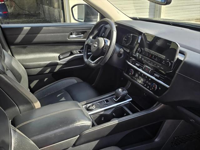 2022 Nissan Pathfinder SL 4WD