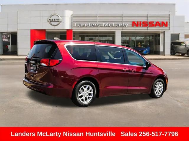 2023 Chrysler Voyager LX