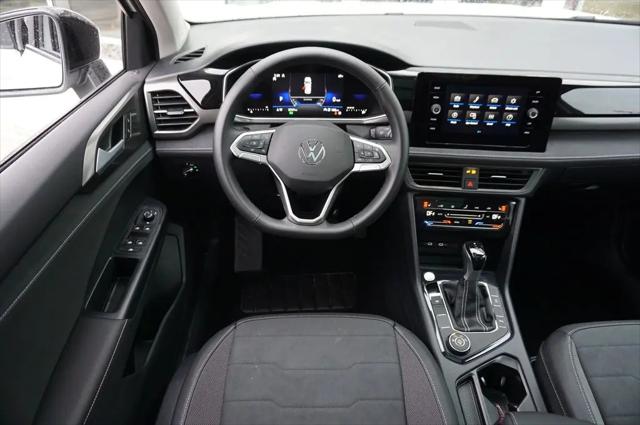 2026 Volkswagen Taos SE Black