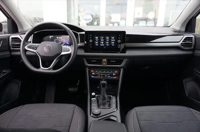2026 Volkswagen Taos SE Black