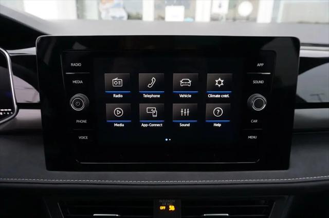 2026 Volkswagen Taos SE Black