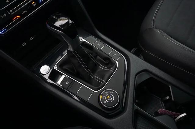 2026 Volkswagen Taos SE Black