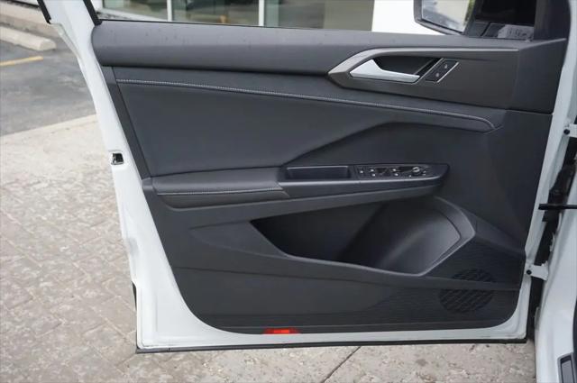 2026 Volkswagen Taos SE Black