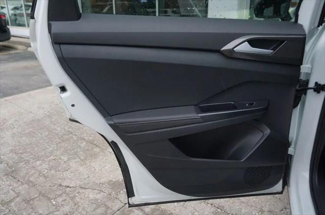 2026 Volkswagen Taos SE Black