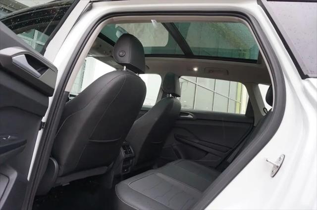 2026 Volkswagen Taos SE Black