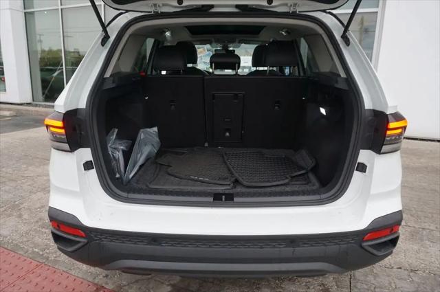 2026 Volkswagen Taos SE Black