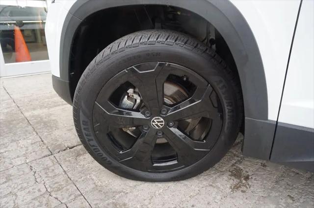 2026 Volkswagen Taos SE Black