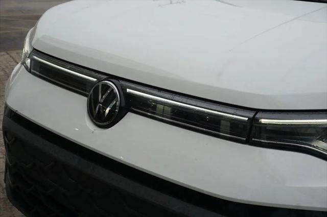 2026 Volkswagen Taos SE Black