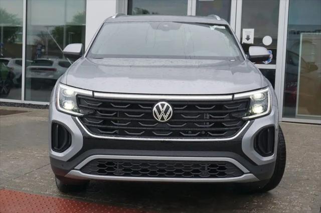 2026 Volkswagen Atlas Cross Sport SE with Technology