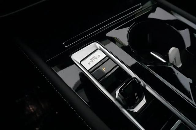 2026 Volkswagen Atlas Cross Sport SE with Technology