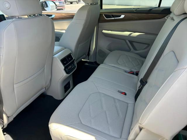 2026 Volkswagen Atlas SE with Technology