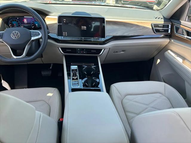 2026 Volkswagen Atlas SE with Technology