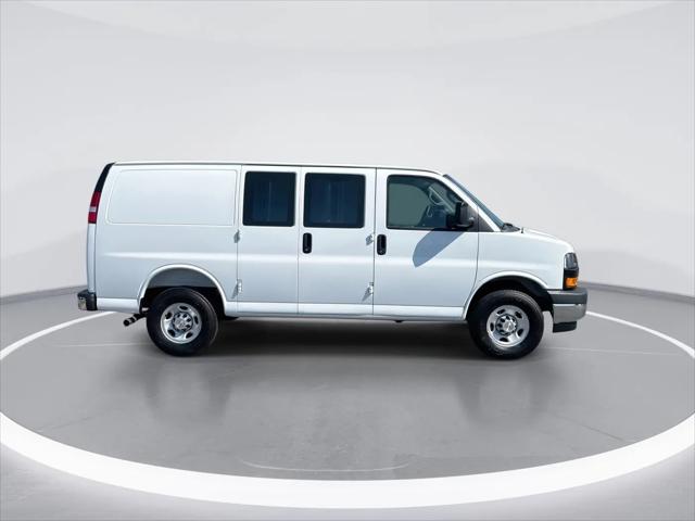 2026 Chevrolet Express Cargo Van 2500 Regular Wheelbase, WT, RWD