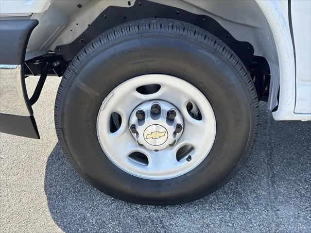 2026 Chevrolet Express Cargo Van 2500 Regular Wheelbase, WT, RWD