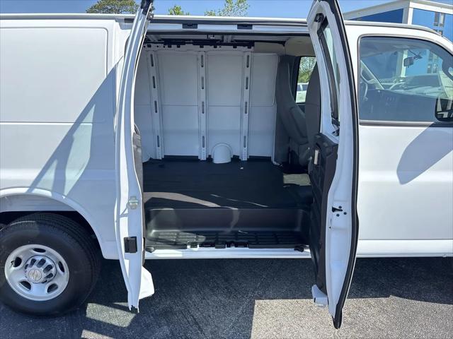 2026 Chevrolet Express Cargo Van 2500 Regular Wheelbase, WT, RWD