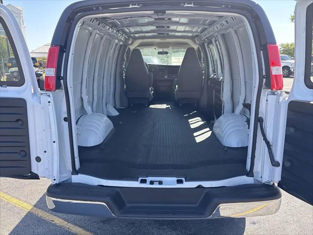 2026 Chevrolet Express Cargo Van 2500 Regular Wheelbase, WT, RWD
