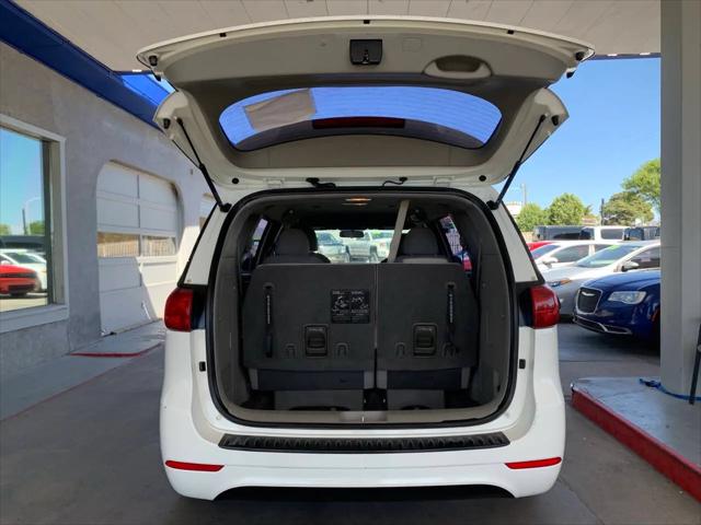 2016 Kia Sedona L
