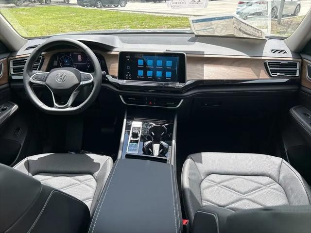 2026 Volkswagen Atlas SE with Technology