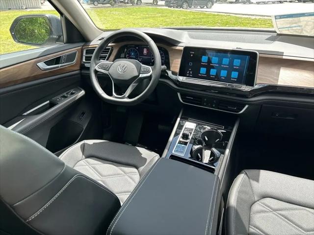 2026 Volkswagen Atlas SE with Technology
