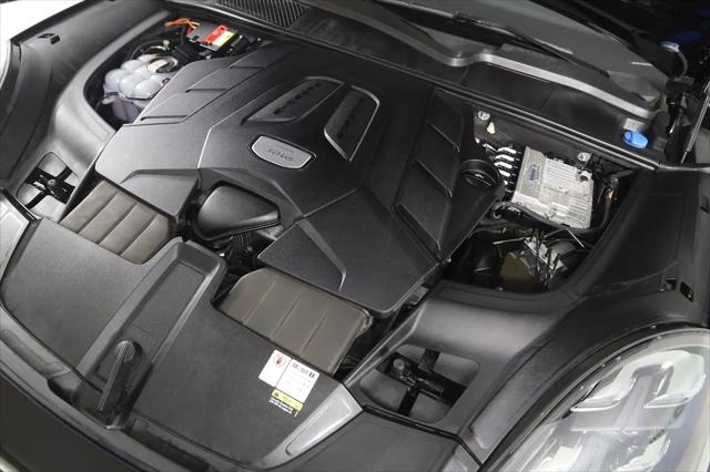2022 Porsche Cayenne Platinum Edition