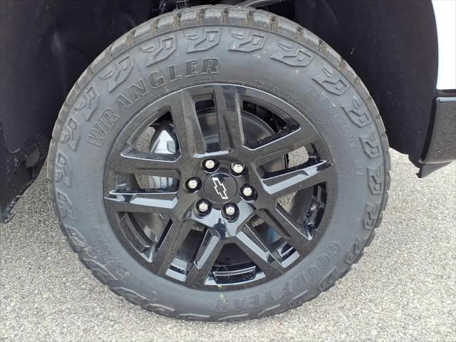 2026 Chevrolet Silverado 1500 4WD Crew Cab Short Bed Custom Trail Boss
