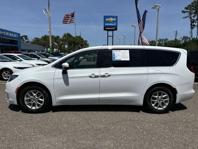 2023 Chrysler Voyager LX