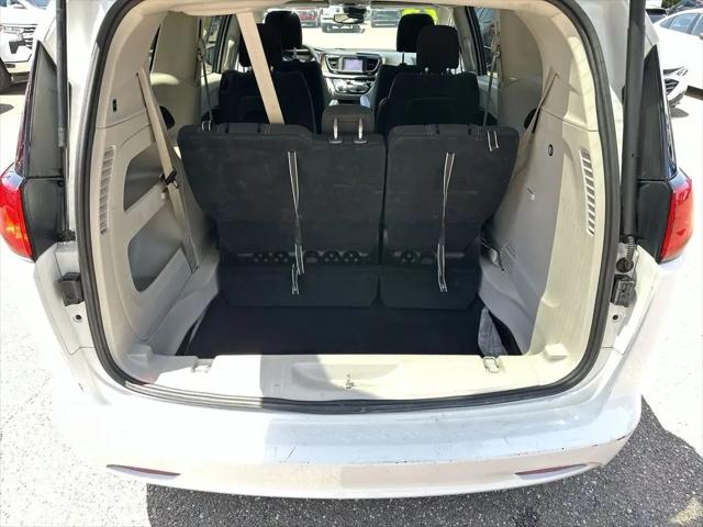 2023 Chrysler Voyager LX