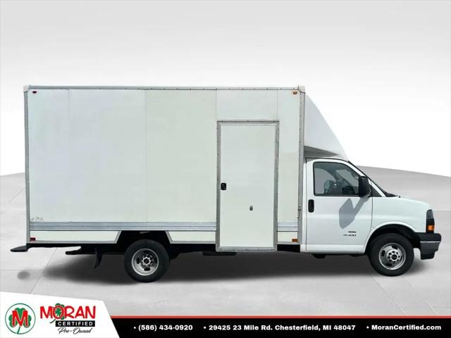 2023 GMC Savana Cutaway 4500 Van