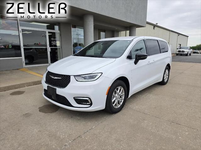 2025 Chrysler Pacifica Select for sale in Arkansas City, KS