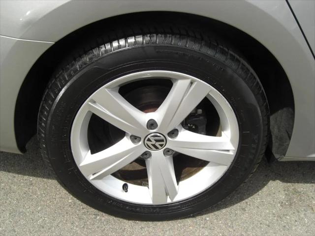 2012 Volkswagen Passat 2.5L SE