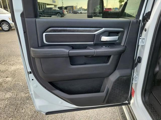 2024 Ram 3500 Big Horn Crew Cab 4x4 8' Box