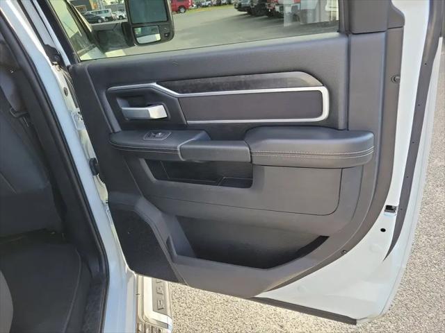 2024 Ram 3500 Big Horn Crew Cab 4x4 8' Box