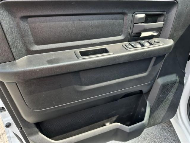 2024 Ram 1500 Classic Tradesman Crew Cab 4x4 5'7" Box