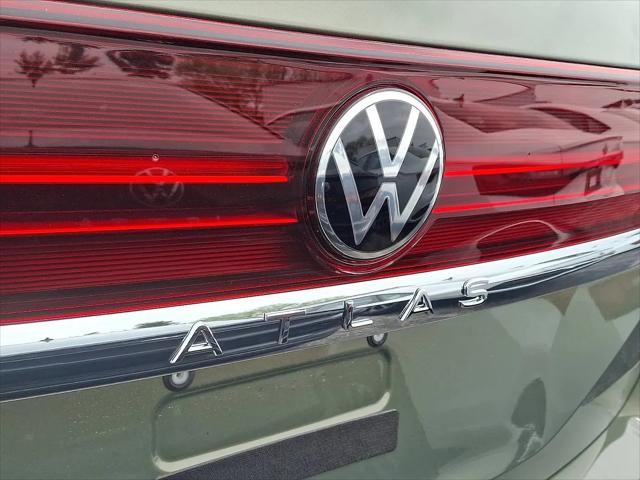 2026 Volkswagen Atlas SE with Technology