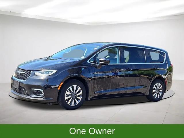 2022 Chrysler Pacifica Hybrid Touring L