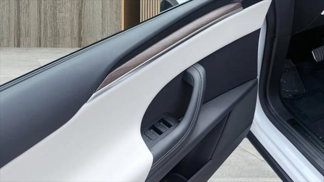2023 Tesla Model X Standard Range