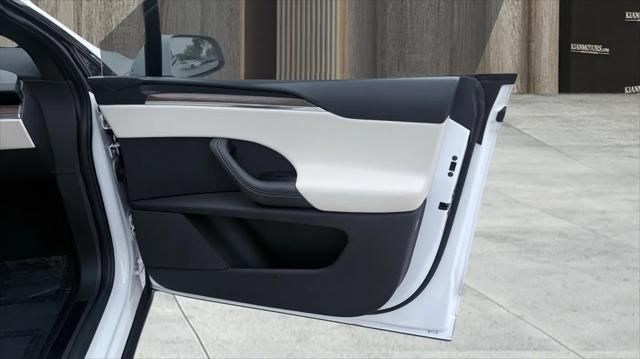 2023 Tesla Model X Standard Range