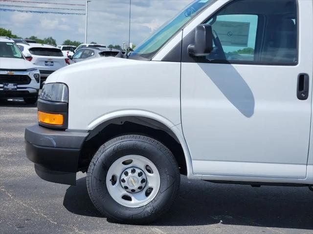 2026 Chevrolet Express Cargo Van 2500 Regular Wheelbase, WT, RWD