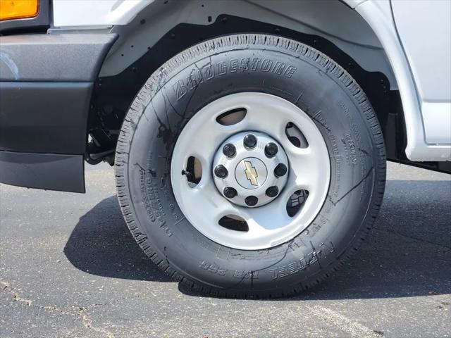 2026 Chevrolet Express Cargo Van 2500 Regular Wheelbase, WT, RWD