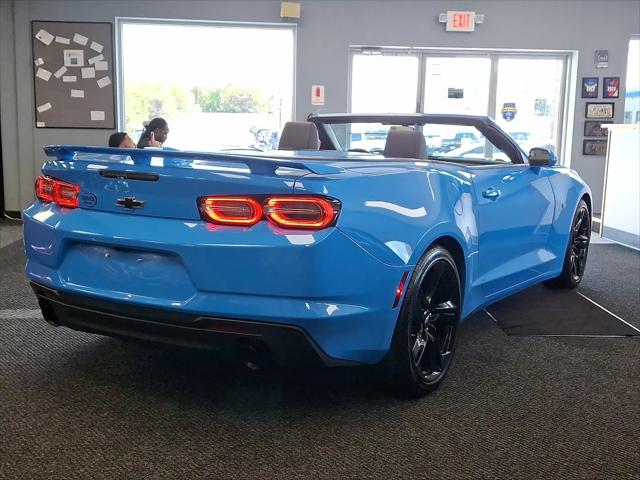 2022 Chevrolet Camaro RWD Convertible 2LT