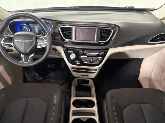 2022 Chrysler Voyager LX