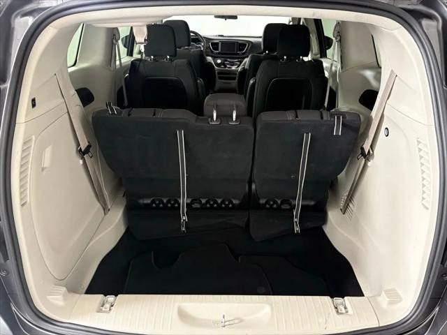 2022 Chrysler Voyager LX