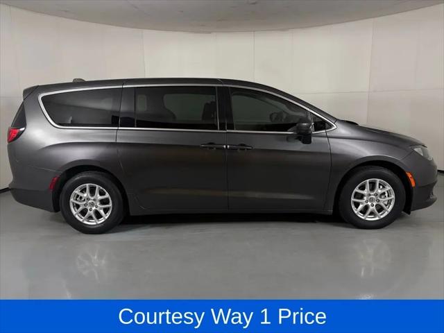 2022 Chrysler Voyager LX