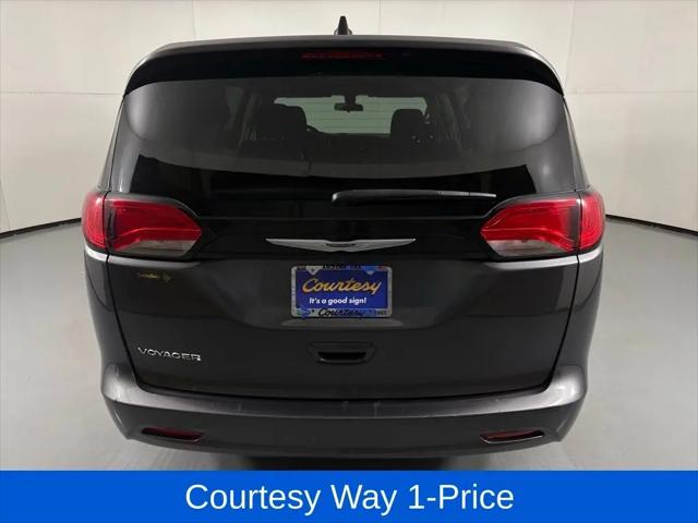 2022 Chrysler Voyager LX