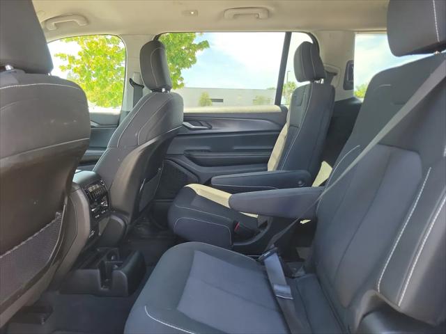 2023 Jeep Grand Cherokee L Laredo 4x4