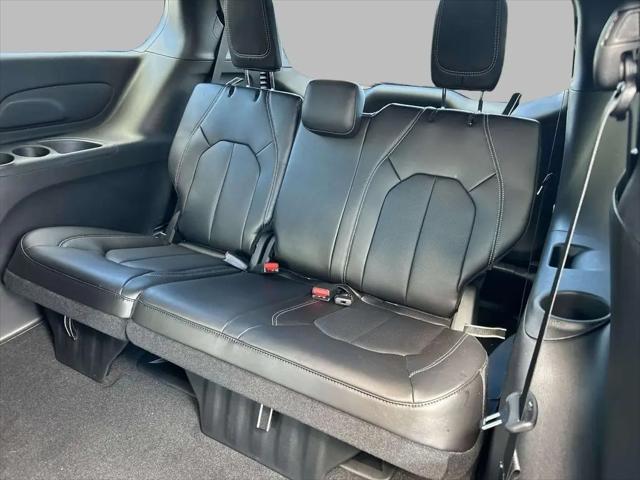 2026 Chrysler Pacifica Select AWD