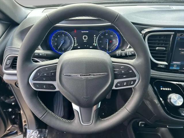 2026 Chrysler Pacifica Select AWD