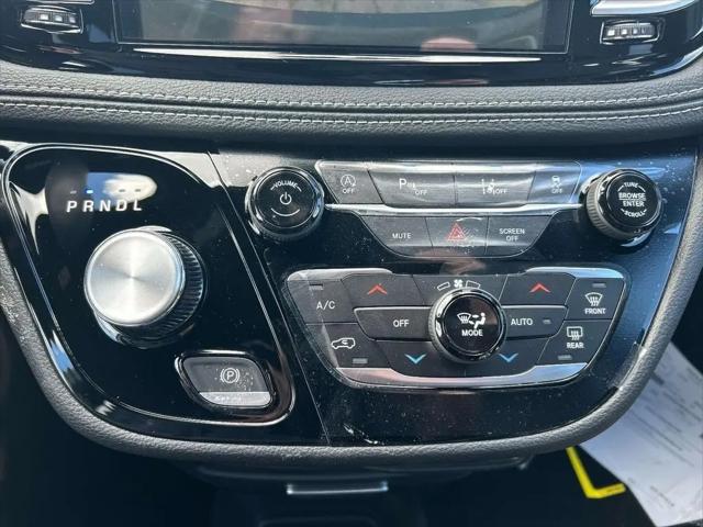 2026 Chrysler Pacifica Select AWD